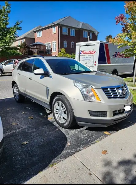 2015 Cadillac SRX, zlatá, 175 000 km, dovoz Kanada — foto 2 z 5