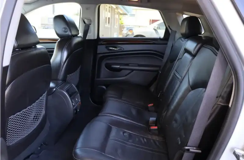 2015 Cadillac SRX, zlatá, 175 000 km, dovoz Kanada — foto 4 z 5