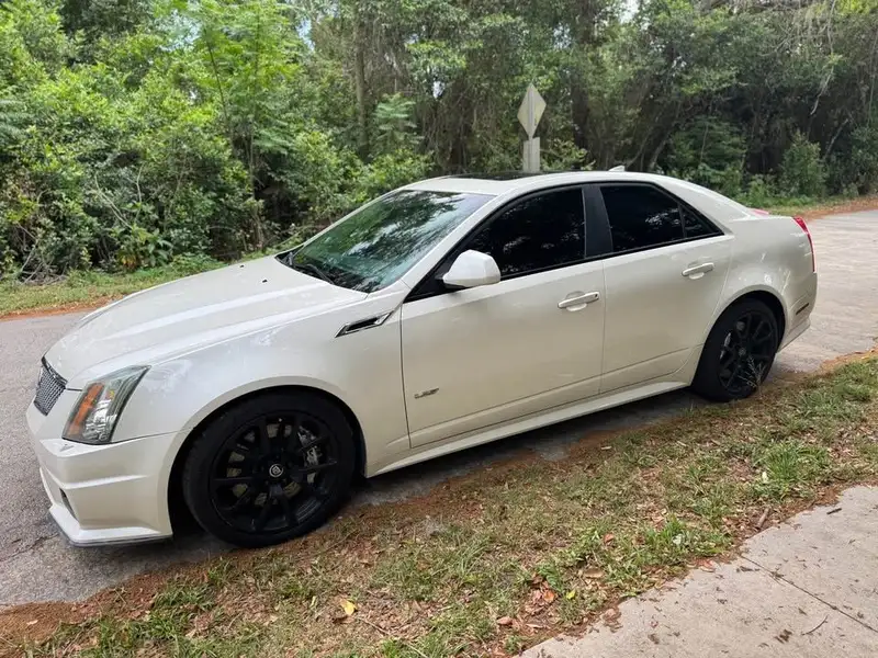 2009 Cadillac CTS-V, biela, 79 000 km, dovoz Kanada — foto 1