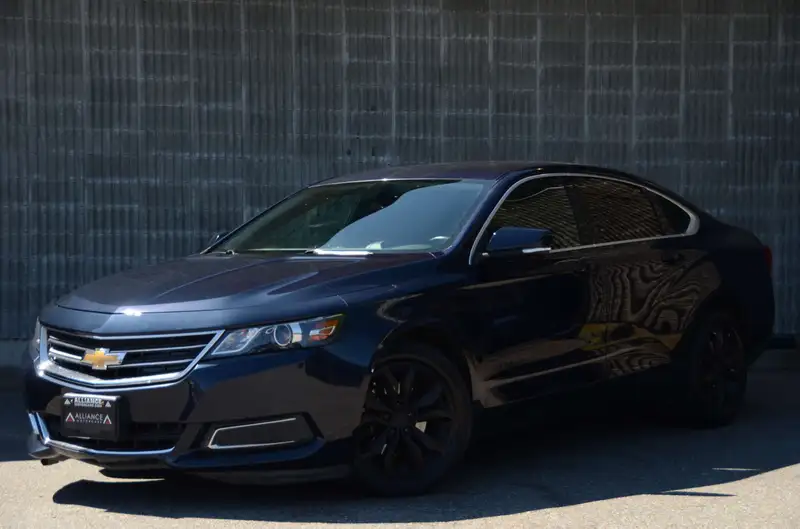 2017 Chevrolet Impala LT W/Bluetooth/Backup Camera, modrá, 118 101 km, dovoz Kanada — foto 1 z 12 2017 Chevrolet Impala LT W/Bluetooth/Backup Camera, modrá, 118 101 km, dovoz Kanada — foto 1 z 12