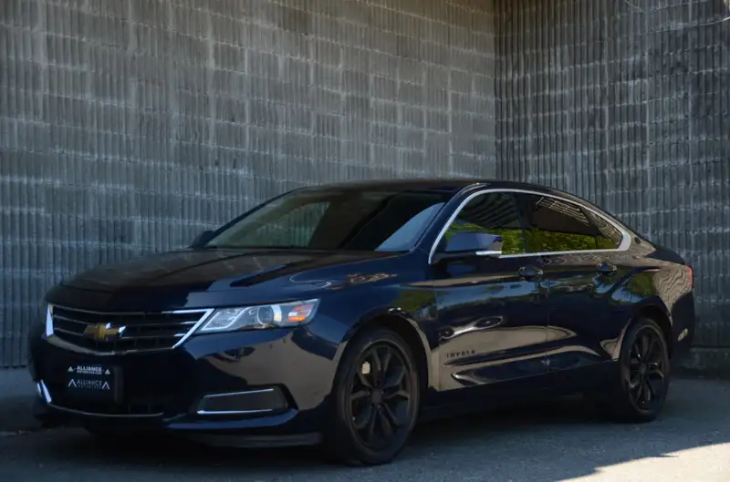 2017 Chevrolet Impala LT W/Bluetooth/Backup Camera, modrá, 118 101 km, dovoz Kanada — foto 2 z 12