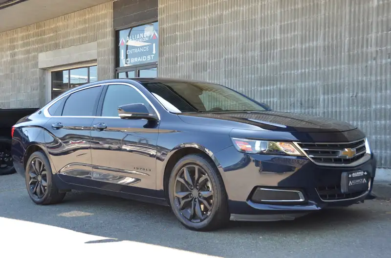 2017 Chevrolet Impala LT W/Bluetooth/Backup Camera, modrá, 118 101 km, dovoz Kanada — foto 7 z 12