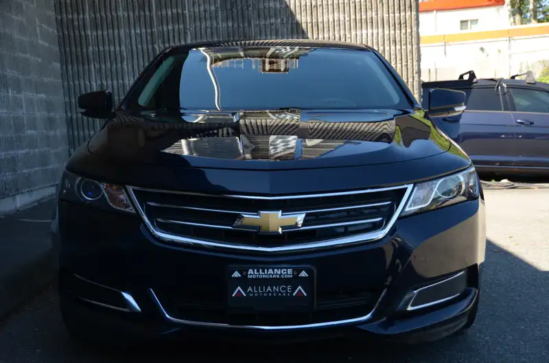2017 Chevrolet Impala LT W/Bluetooth/Backup Camera, modrá, 118 101 km, dovoz Kanada — foto 8 z 12