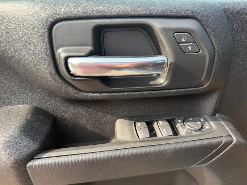 2026 Chevrolet Silverado 2500 Custom, modrá, 4 km, dovoz Kanada — foto 11 z 12