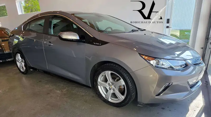 2017 Chevrolet Volt, sivá, 131 583 km, dovoz Kanada — foto 1 z 12 2017 Chevrolet Volt, sivá, 131 583 km, dovoz Kanada — foto 1 z 12