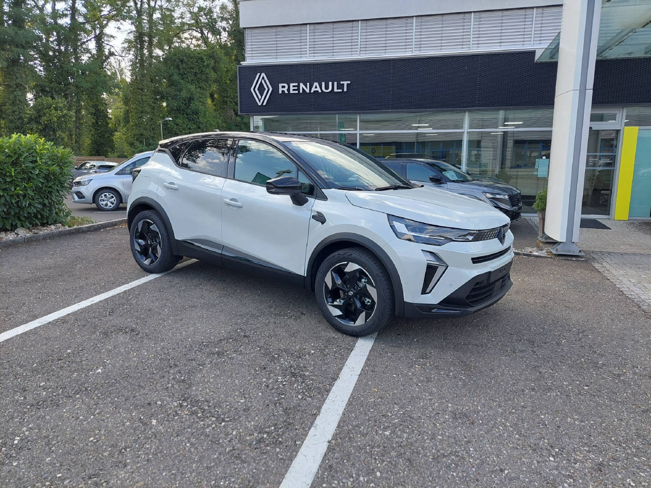 2026 Renault Captur 1.8 E-Tech techno 160, 15 km, Švajčiarsko — foto 1