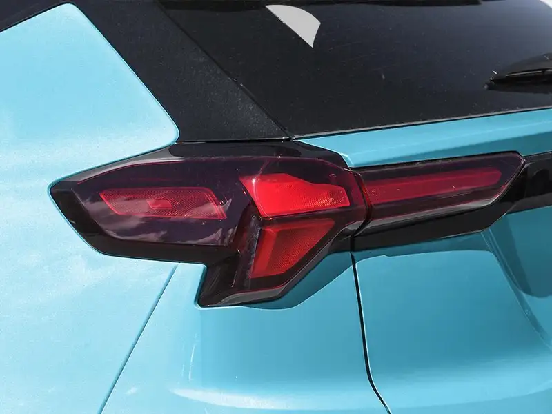 2027 Chevrolet Bolt, modrá, 250 km, dovoz Kanada — foto 10 z 12