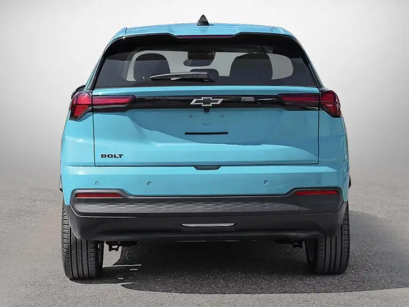 2027 Chevrolet Bolt, modrá, 250 km, dovoz Kanada — foto 5 z 12