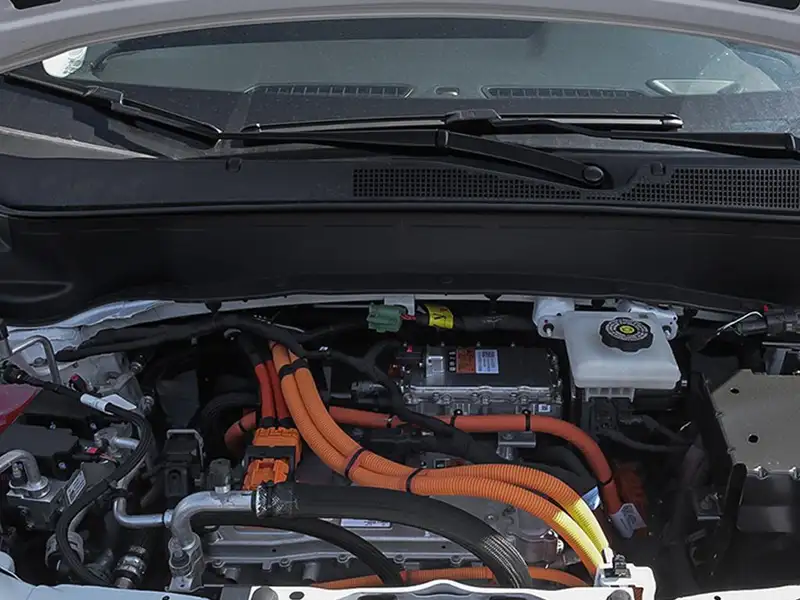 2027 Chevrolet Bolt, modrá, 250 km, dovoz Kanada — foto 6 z 12