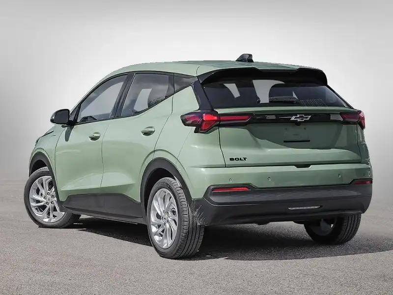 2027 Chevrolet Bolt, zelená, 0 km, dovoz Kanada — foto 4 z 12