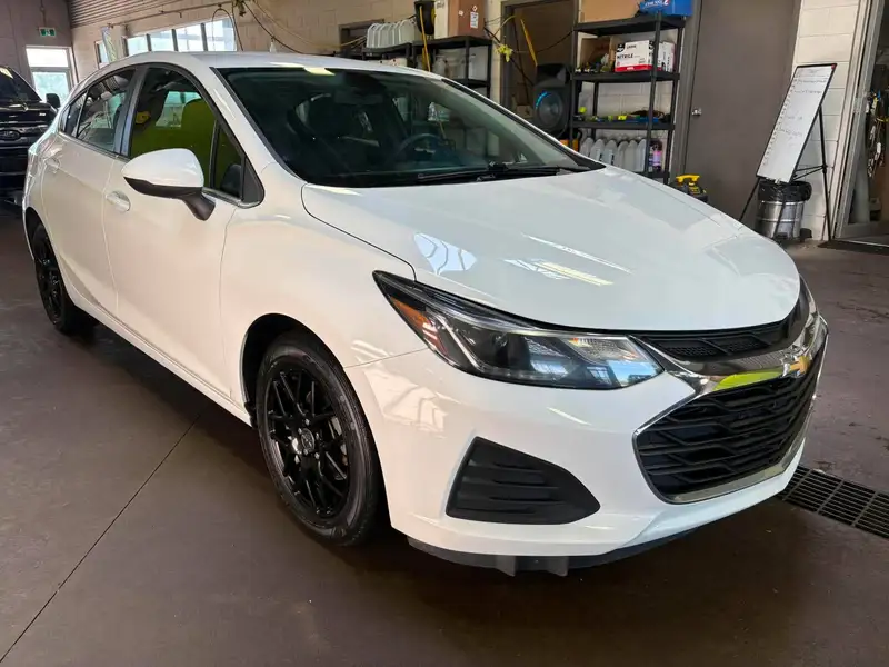 2019 Chevrolet Cruze LT, 70 817 km, dovoz Kanada — foto 3 z 11