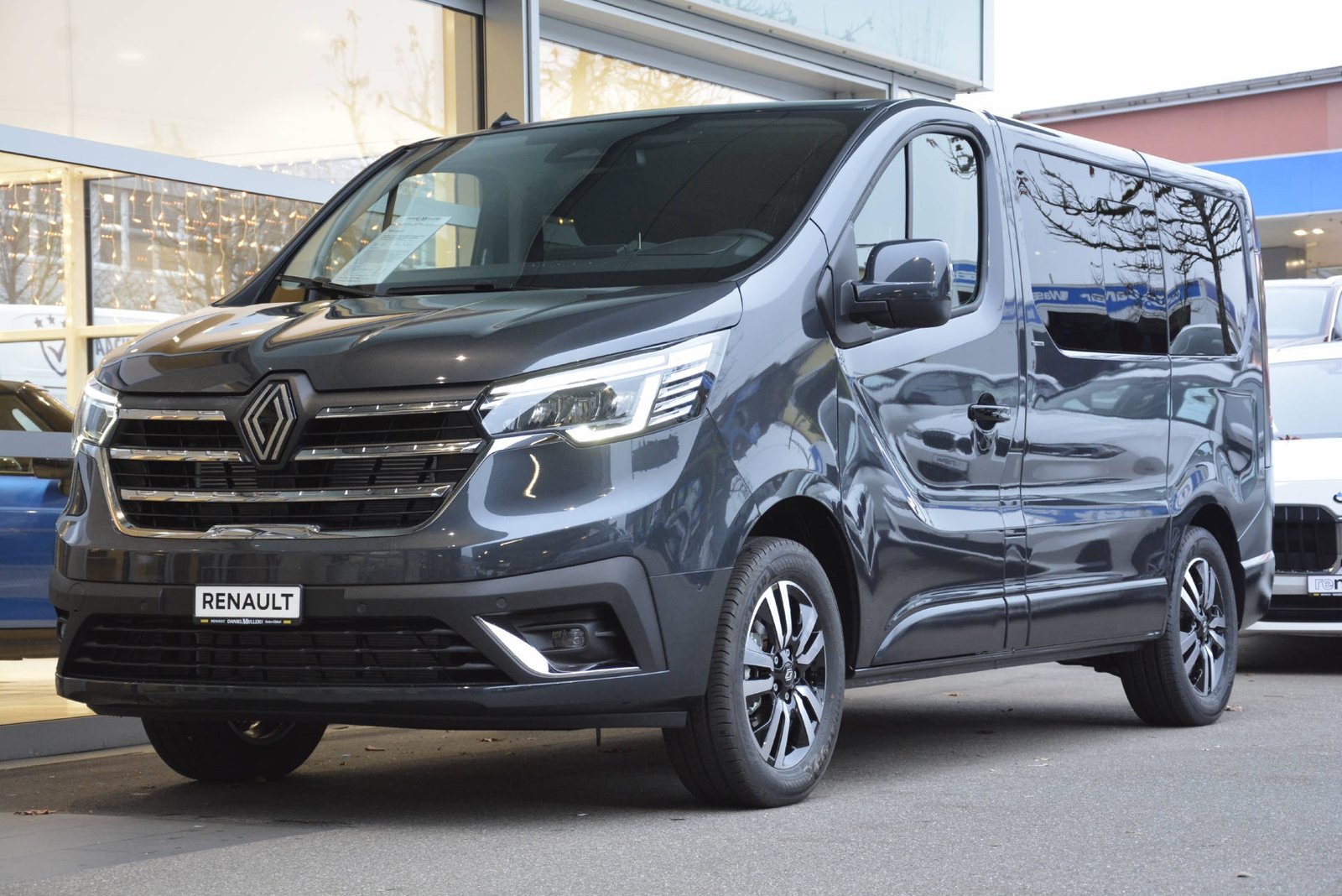 2026 Renault Trafic Passenger & Spaceclass, modrá, 10 km, Švajčiarsko — foto 1