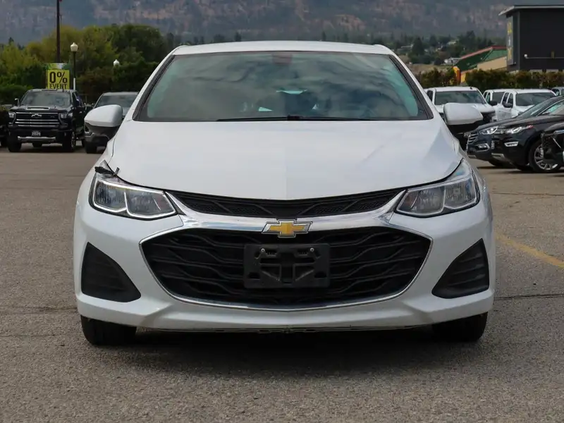 2019 Chevrolet Cruze LS, biela, 103 994 km, dovoz Kanada — foto 2 z 4