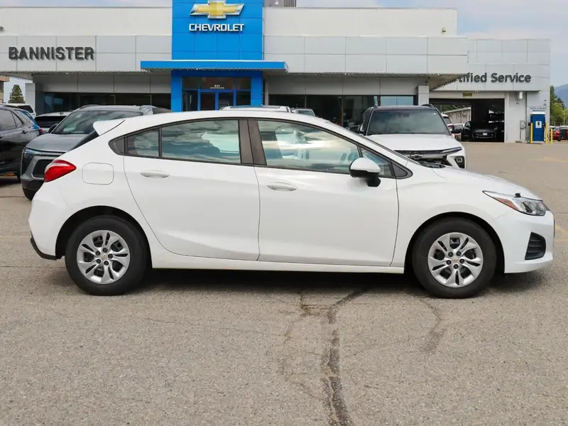 2019 Chevrolet Cruze LS, biela, 103 994 km, dovoz Kanada — foto 3 z 4