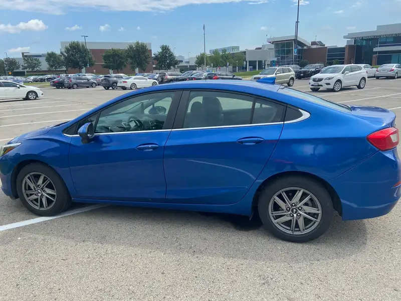 2019 Chevrolet Cruze LT, modrá, 162 942 km, dovoz Kanada — foto 1
