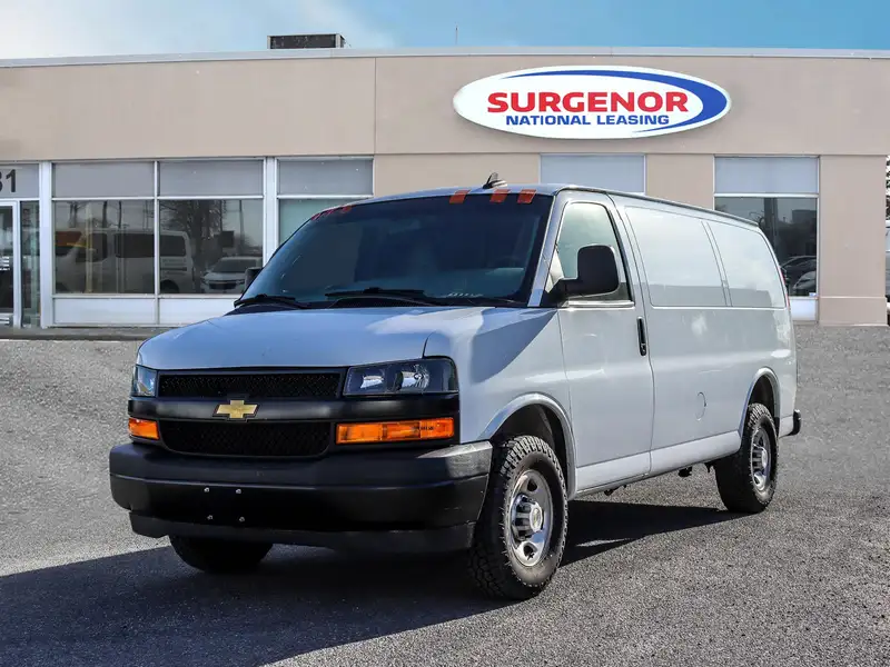 2024 Chevrolet Express 2500 V6, biela, 55 021 km, dovoz Kanada — foto 1