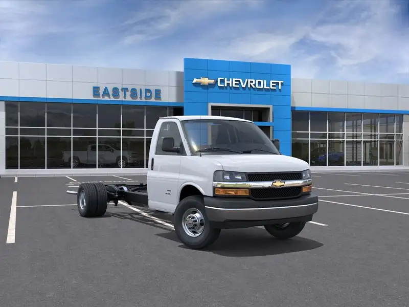 2026 Chevrolet Express Other, biela, 608 km, dovoz Kanada — foto 2 z 12
