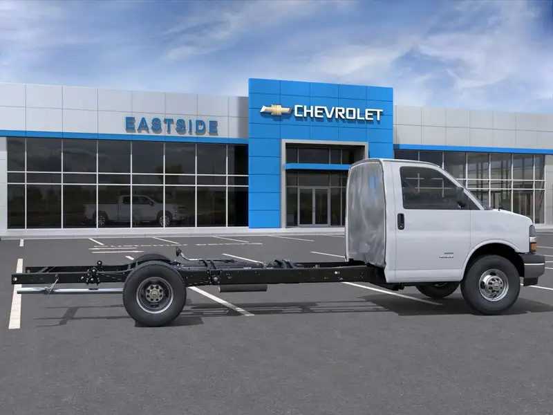 2026 Chevrolet Express Other, biela, 608 km, dovoz Kanada — foto 5 z 12