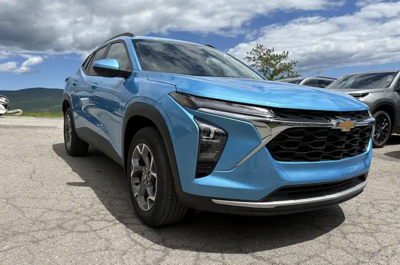 2026 Chevrolet Trax LT, modrá, 0 km, dovoz Kanada — foto 3 z 12