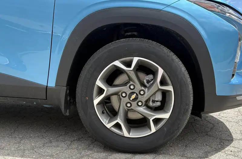 2026 Chevrolet Trax LT, modrá, 0 km, dovoz Kanada — foto 4 z 12