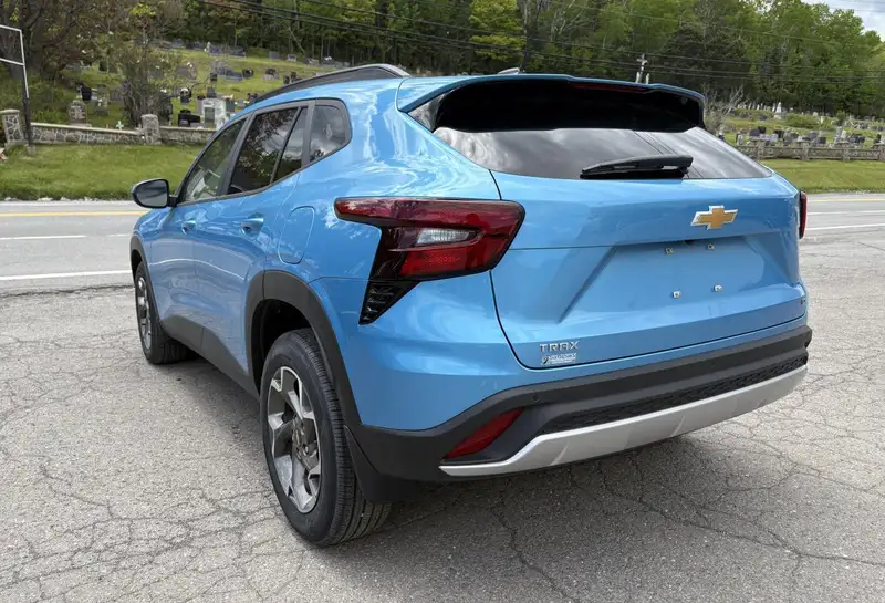 2026 Chevrolet Trax LT, modrá, 0 km, dovoz Kanada — foto 8 z 12