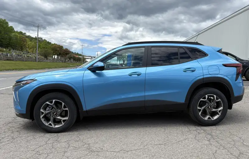 2026 Chevrolet Trax LT, modrá, 0 km, dovoz Kanada — foto 9 z 12
