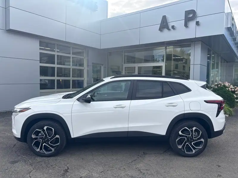 2026 Chevrolet Trax 2RS, biela, 0 km, dovoz Kanada — foto 2 z 12