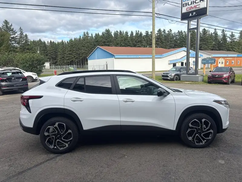 2026 Chevrolet Trax 2RS, biela, 0 km, dovoz Kanada — foto 4 z 12