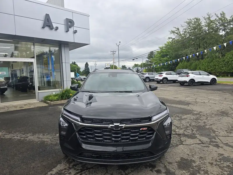2026 Chevrolet Trax 2RS, čierna, 0 km, dovoz Kanada — foto 3 z 9