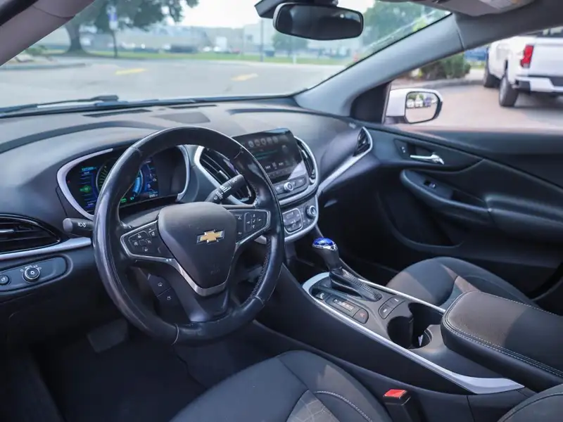 2018 Chevrolet Volt, biela, 107 308 km, dovoz Kanada — foto 10 z 12