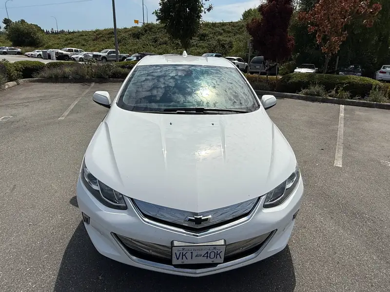 2019 Chevrolet Volt Premier, biela, 141 000 km, dovoz Kanada — foto 11 z 12