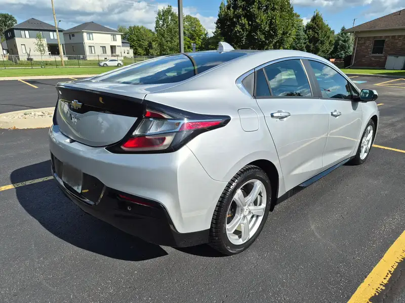 2019 Chevrolet Volt, strieborná, 110 235 km, dovoz Kanada — foto 5 z 12