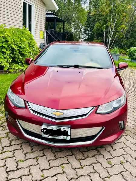 2017 Chevrolet Volt Premier, červená, 156 542 km, dovoz Kanada — foto 3 z 9