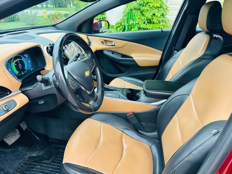 2017 Chevrolet Volt Premier, červená, 156 542 km, dovoz Kanada — foto 6 z 9