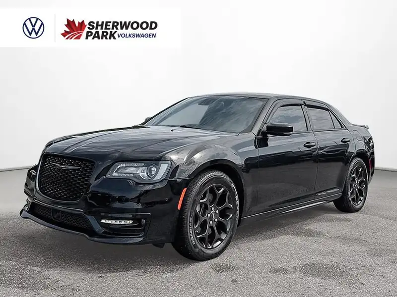 2023 Chrysler 300 300S | AWD | HEATED & COOLED SEATS | PANO-ROOF | N, čierna, 97 727 km, dovoz Kanada — foto 1