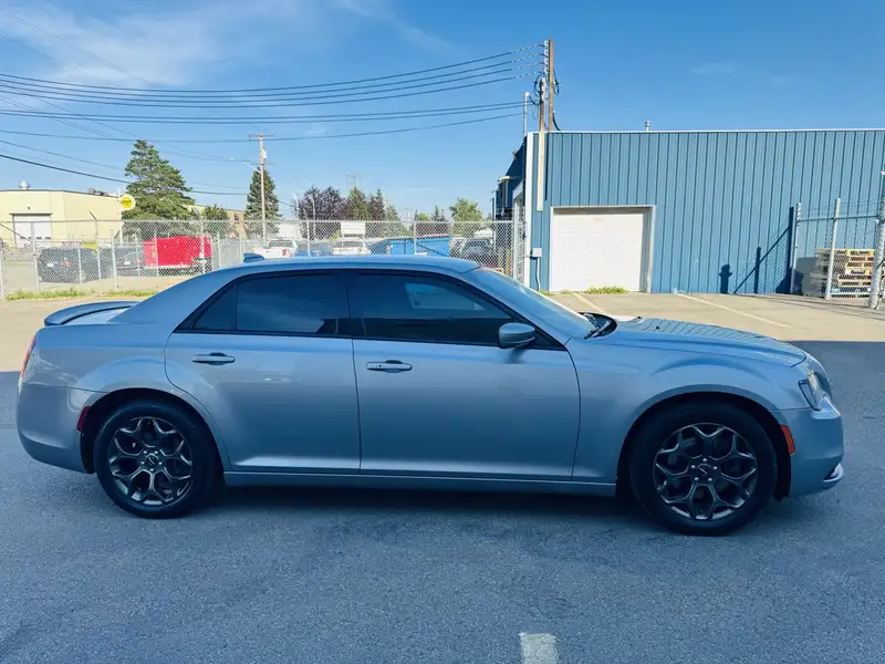 2018 Chrysler 300 300S, sivá, 176 568 km, dovoz Kanada — foto 4 z 12