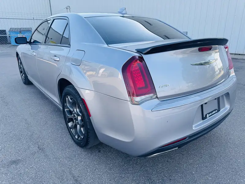 2018 Chrysler 300 300S, sivá, 176 568 km, dovoz Kanada — foto 5 z 12