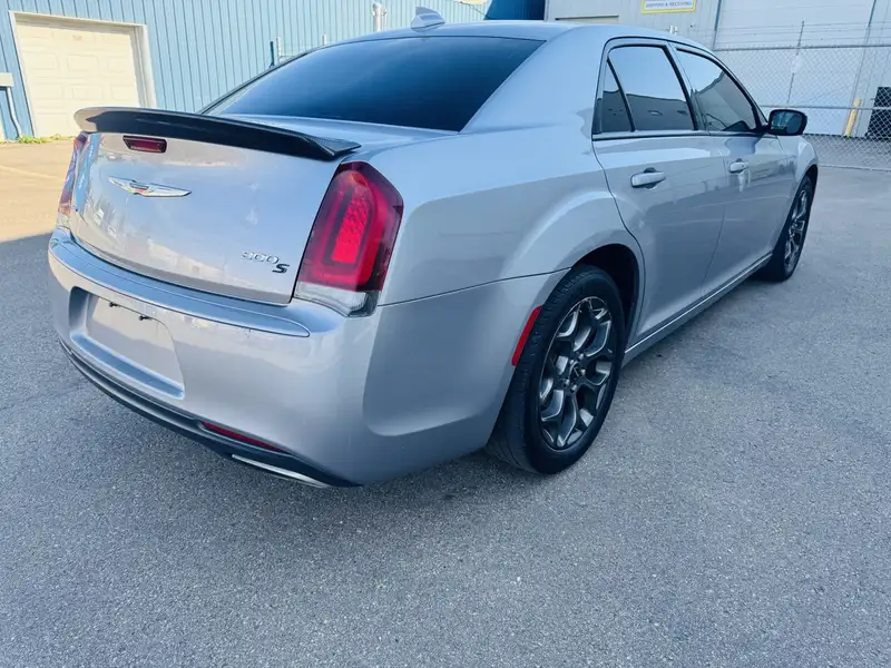 2018 Chrysler 300 300S, sivá, 176 568 km, dovoz Kanada — foto 7 z 12