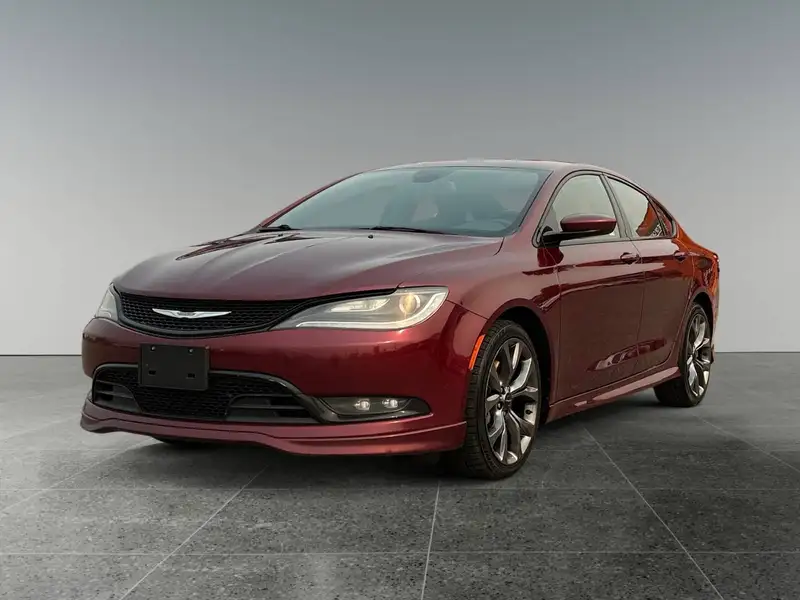 2016 Chrysler 200, červená, 165 130 km, dovoz Kanada — foto 1 z 12 2016 Chrysler 200, červená, 165 130 km, dovoz Kanada — foto 1 z 12