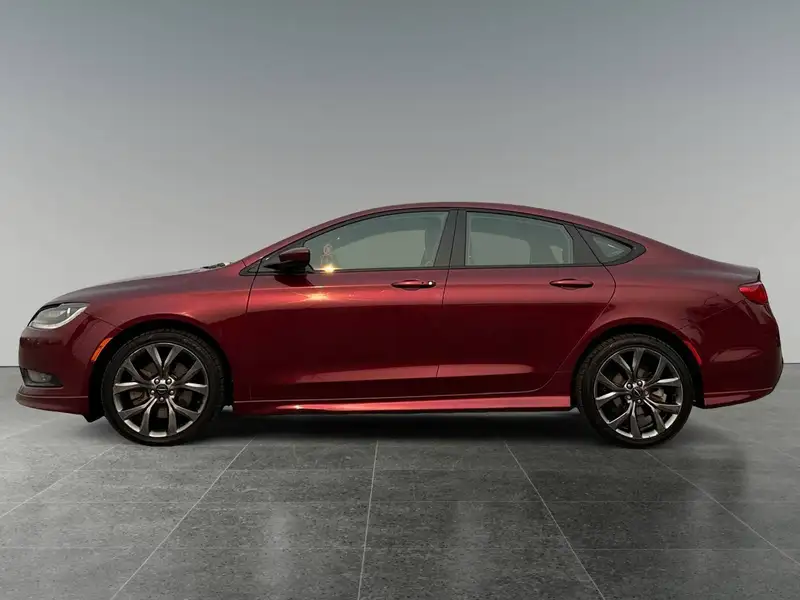 2016 Chrysler 200, červená, 165 130 km, dovoz Kanada — foto 2 z 12