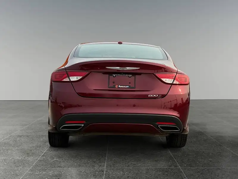 2016 Chrysler 200, červená, 165 130 km, dovoz Kanada — foto 4 z 12
