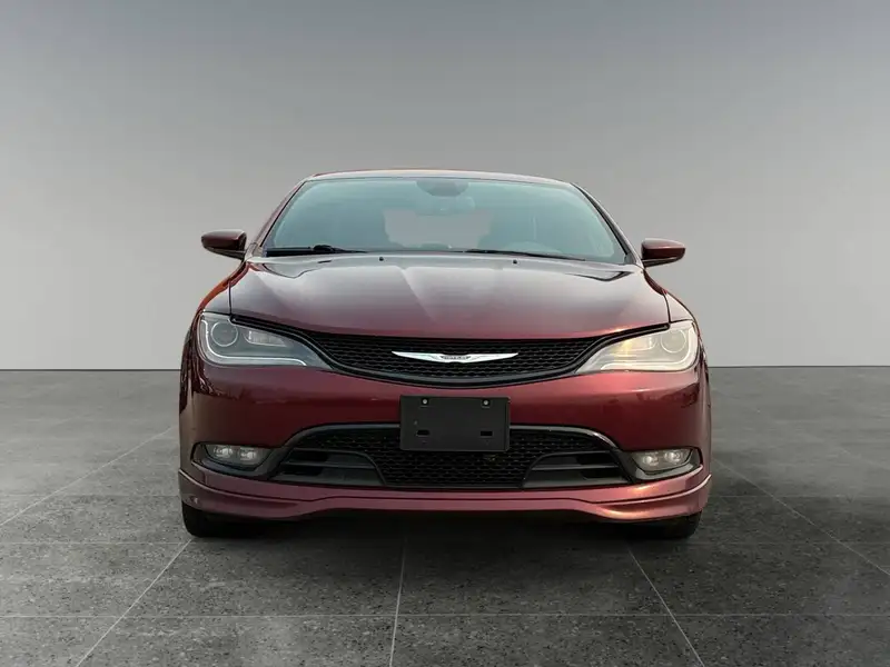 2016 Chrysler 200, červená, 165 130 km, dovoz Kanada — foto 8 z 12