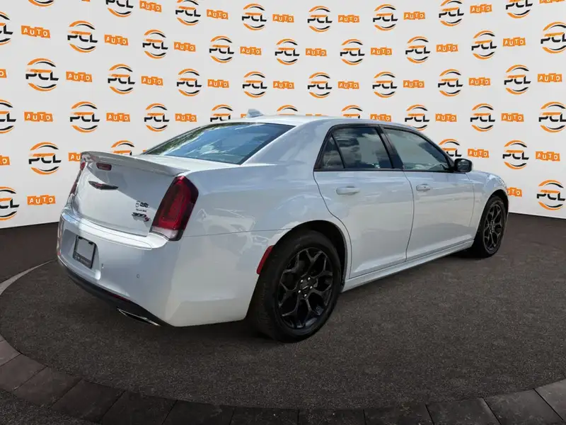 2022 Chrysler 300 300S, biela, 103 756 km, dovoz Kanada — foto 7 z 12
