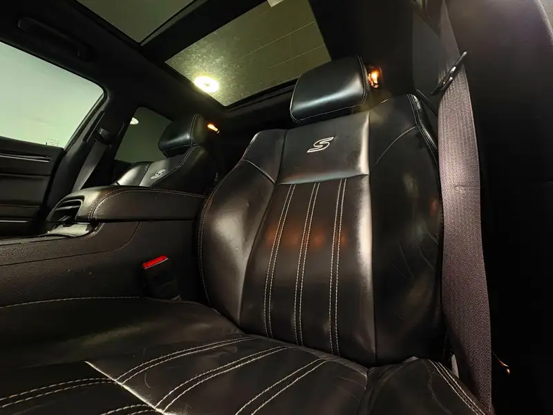 2017 Chrysler 300 300S | AWD, čierna, 98 374 km, dovoz Kanada — foto 9 z 12