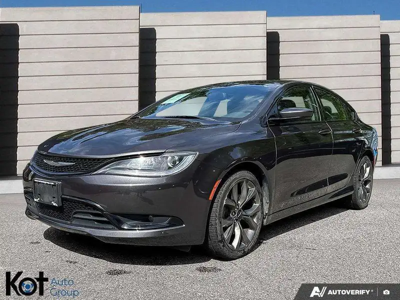 2016 Chrysler 200 2016 Chrysler 200 S - sleek design, smooth perform, čierna, 103 368 km, dovoz Kanada — foto 1