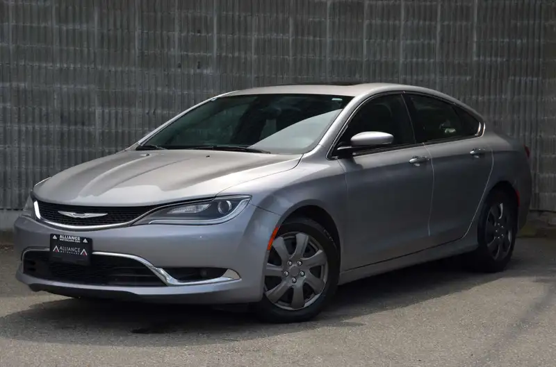 2016 Chrysler 200, 130 285 km, dovoz Kanada — foto 1