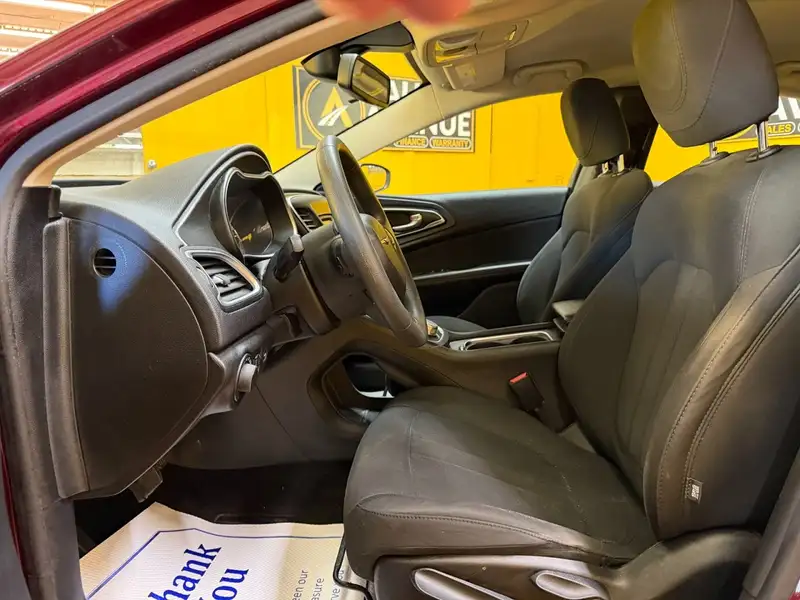 2016 Chrysler 200 LX - KEYLESS ACCESS! BLUETOOTH! PUSH TO START!, 148 749 km, dovoz Kanada — foto 10 z 12