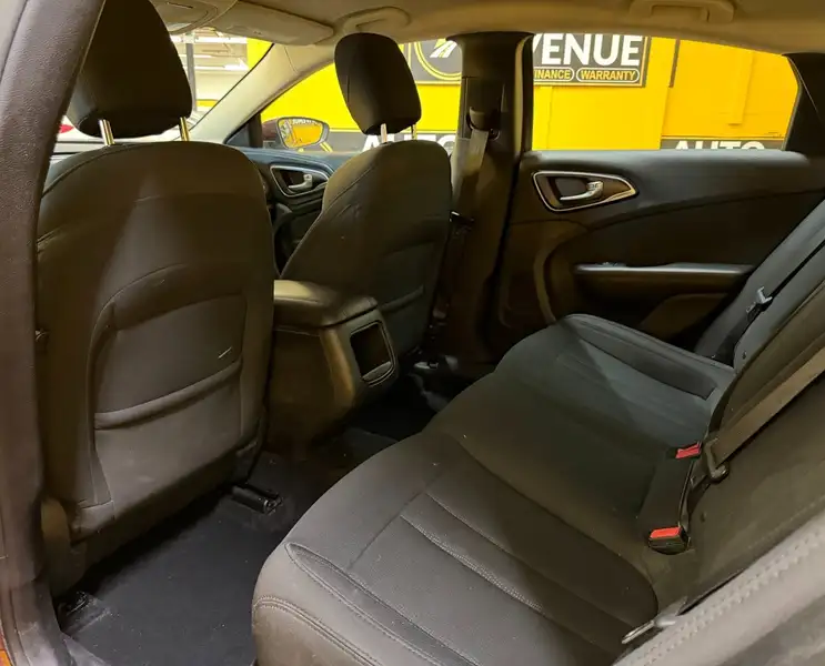 2016 Chrysler 200 LX - KEYLESS ACCESS! BLUETOOTH! PUSH TO START!, 148 749 km, dovoz Kanada — foto 11 z 12