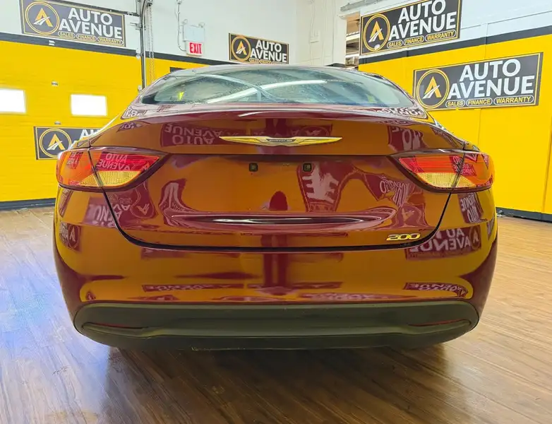 2016 Chrysler 200 LX - KEYLESS ACCESS! BLUETOOTH! PUSH TO START!, 148 749 km, dovoz Kanada — foto 4 z 12