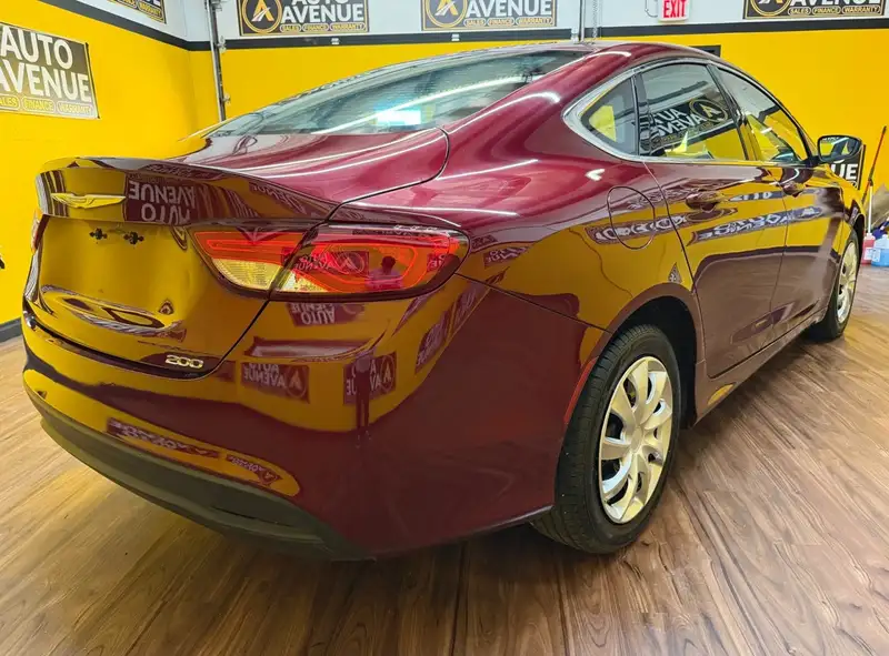 2016 Chrysler 200 LX - KEYLESS ACCESS! BLUETOOTH! PUSH TO START!, 148 749 km, dovoz Kanada — foto 5 z 12
